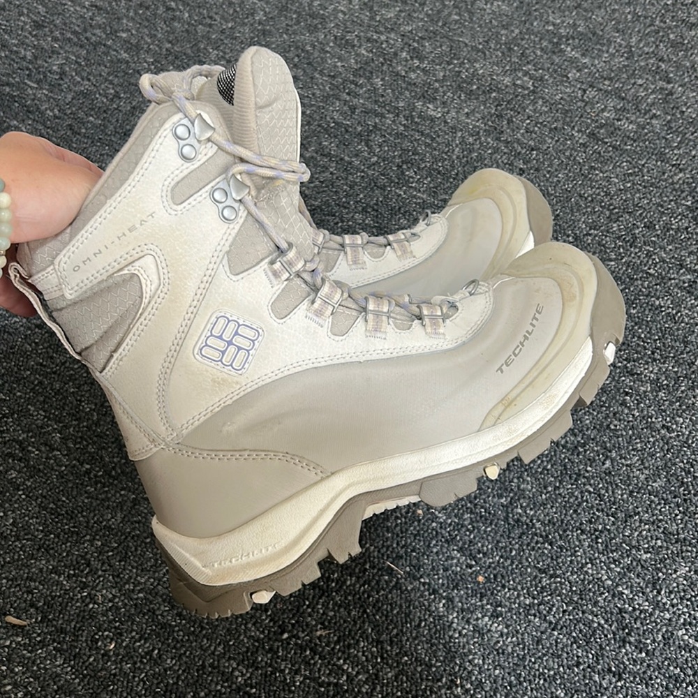 Columbia Techlite waterproof boots, sz 9 but fit more like 8/8.5.